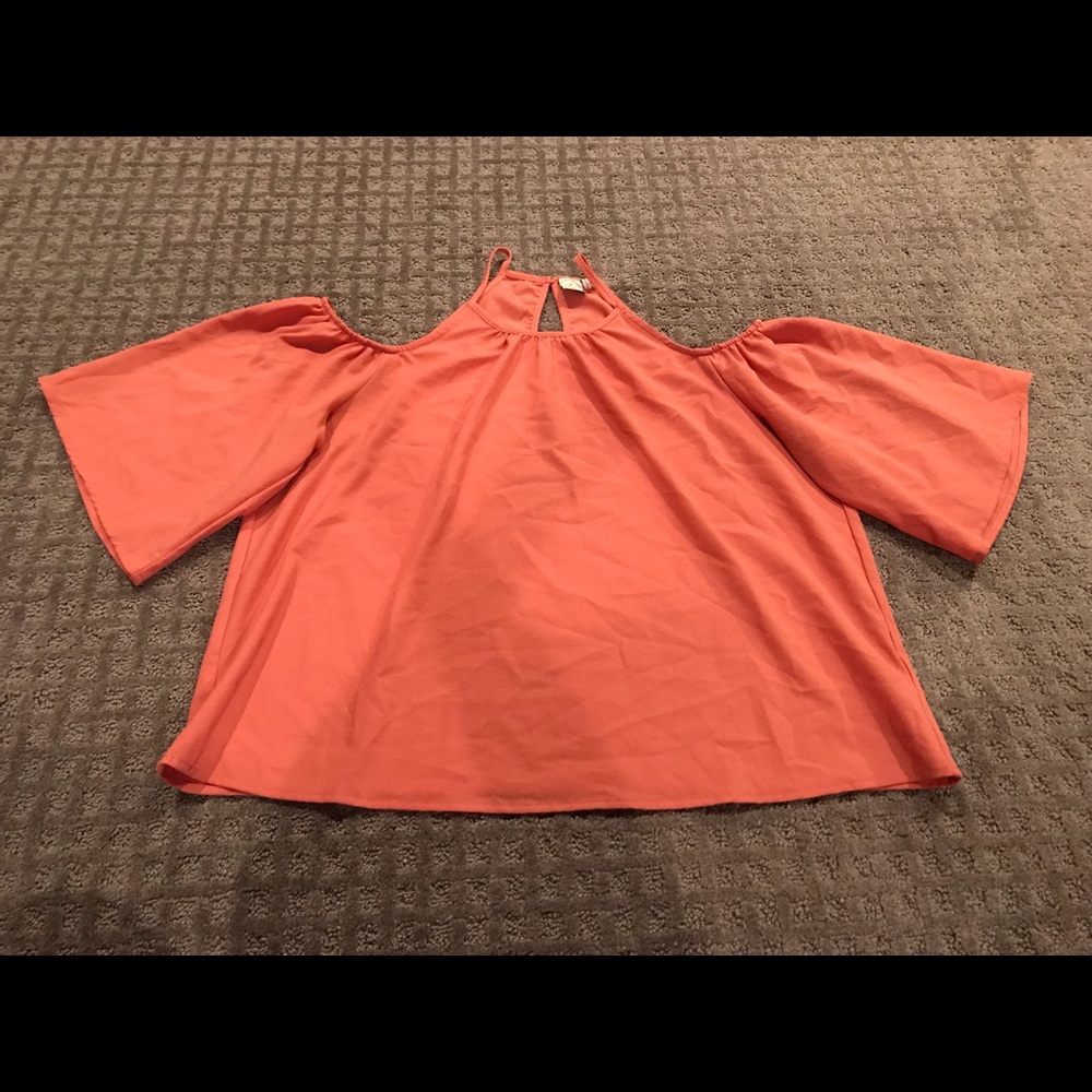 Flowy off the shoulder Top!